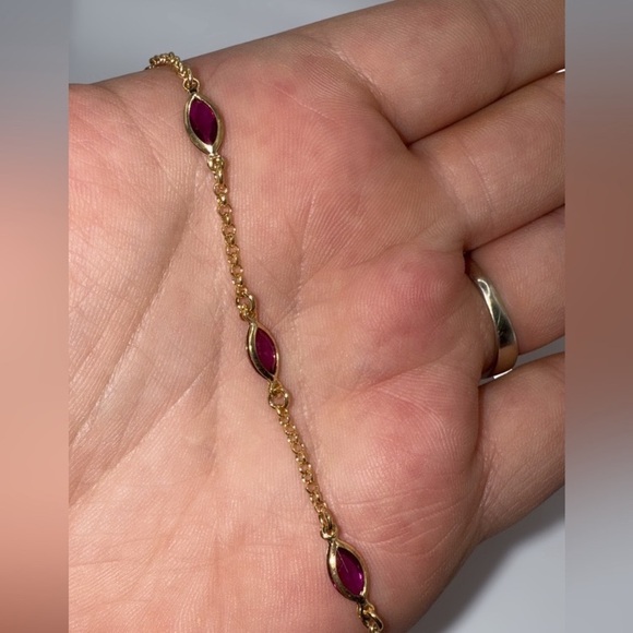 small bracelet with extender Elegant Gold Bracelet with Red Accents NEW - Picture 3 of 3